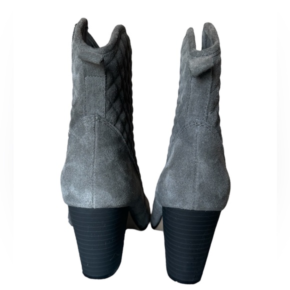 Isaac Mizrahi Kelly Quilted Heel Bootie Grey Suede - Leather Size 7 Women’s - Picture 3 of 13